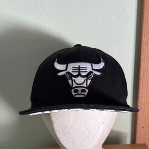 Mitchell & Ness Black Cap with White Chicago Bulls NBA Logo adjustable SnapBack